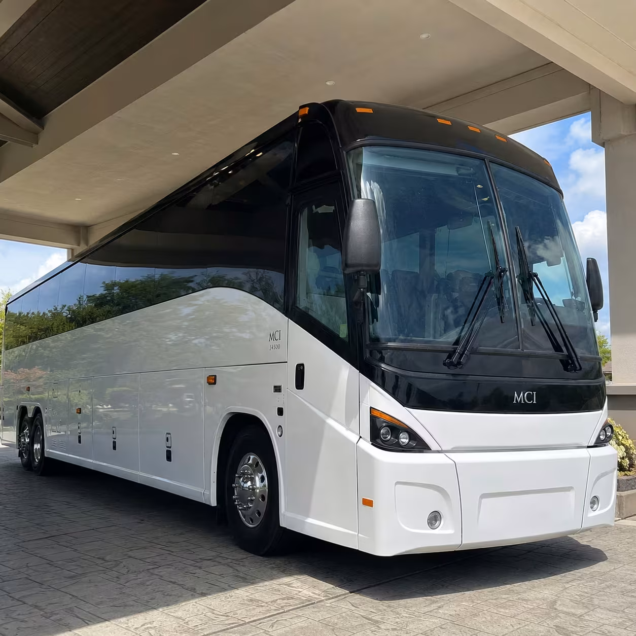 pasadena bus rentals around rose bowl events and parade season