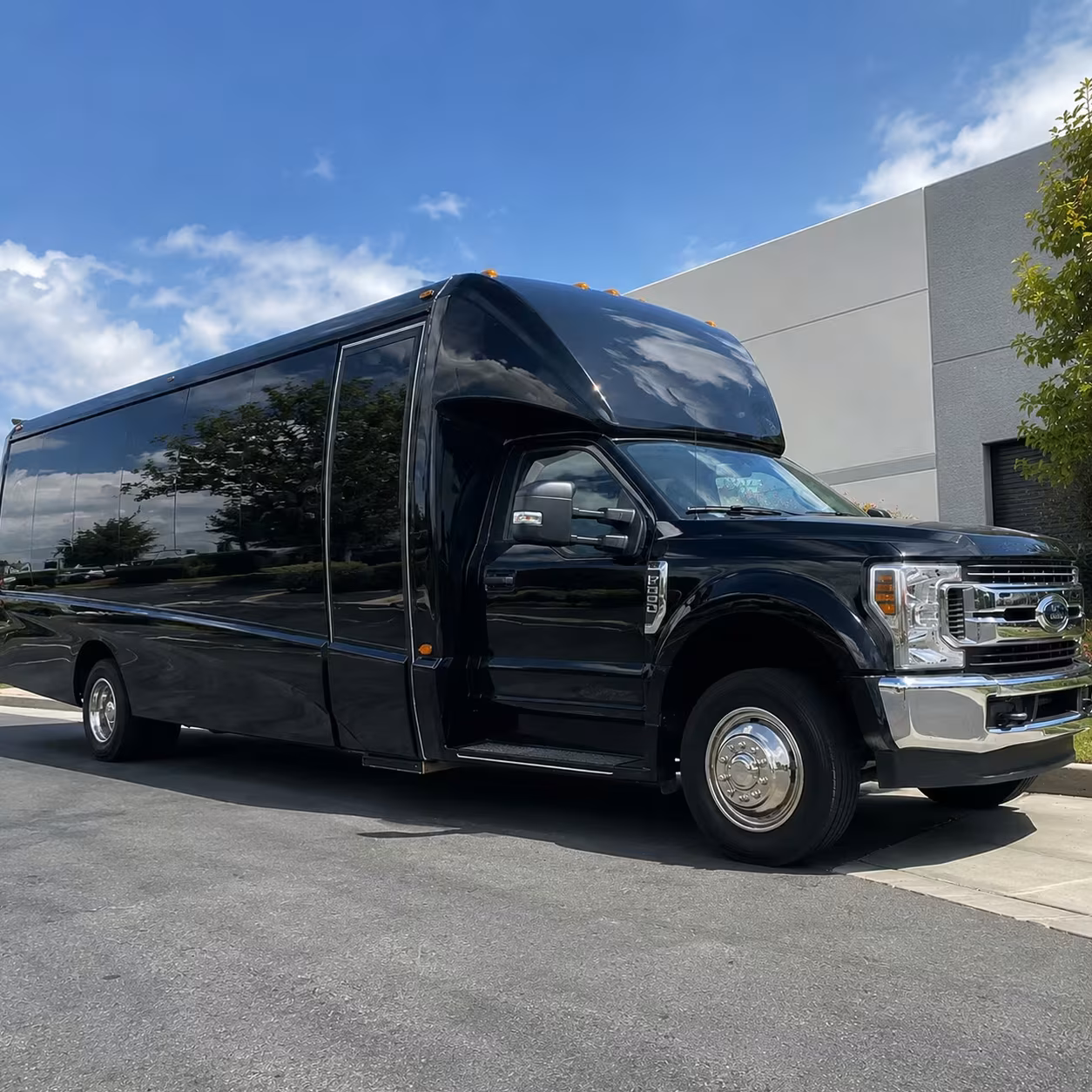 pasadena minibuses for rose bowl and old town field trips